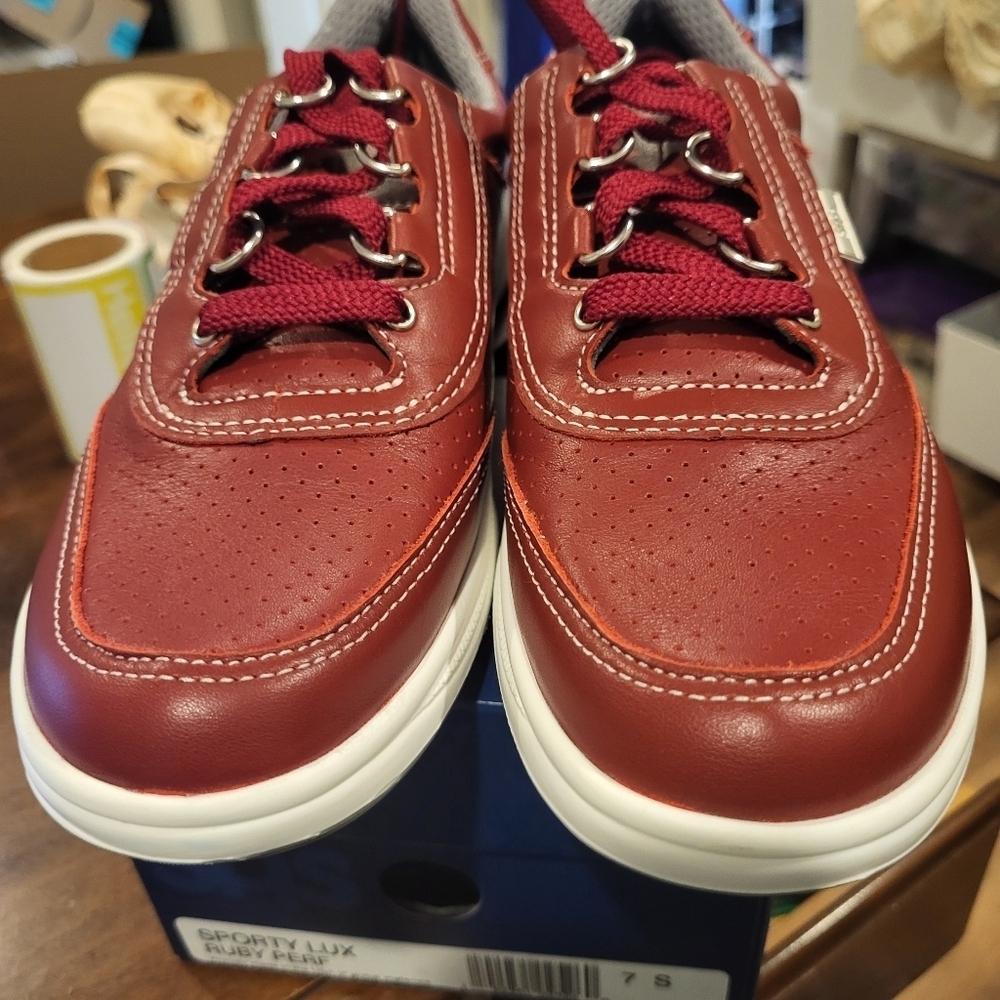 SAS Sporty Lux Trainer Walking Leather Shoe Ruby Perf Size 7 Slim - Picture 6 of 10